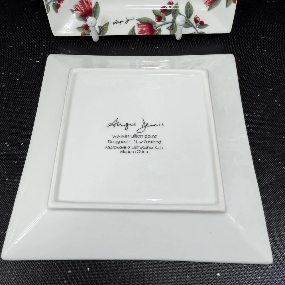 Angie Dennis Intuition Square Plates Set of 2 Red Pohutukawa‎ New Zealand Floral